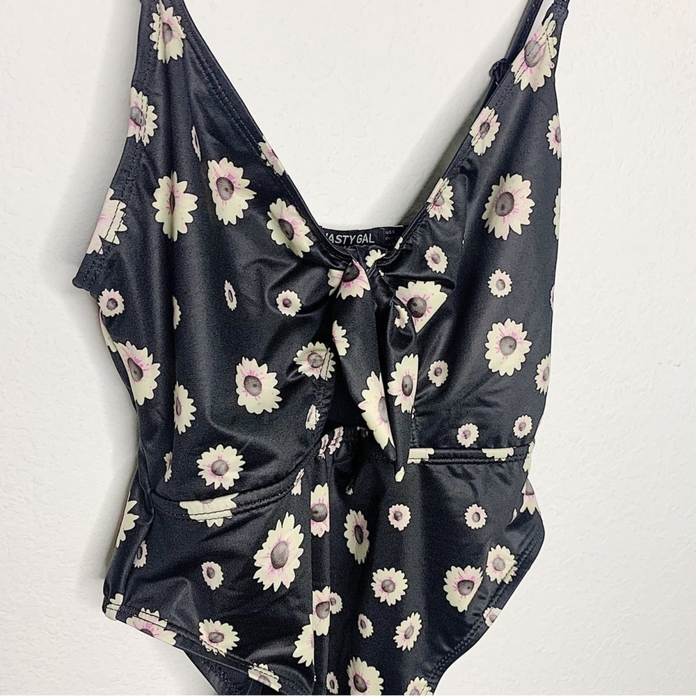 NWT Nasty Gal Recycled Daisy Print Tie Front High Thigh Swimsuit Size US 6 - Picture 4 of 10